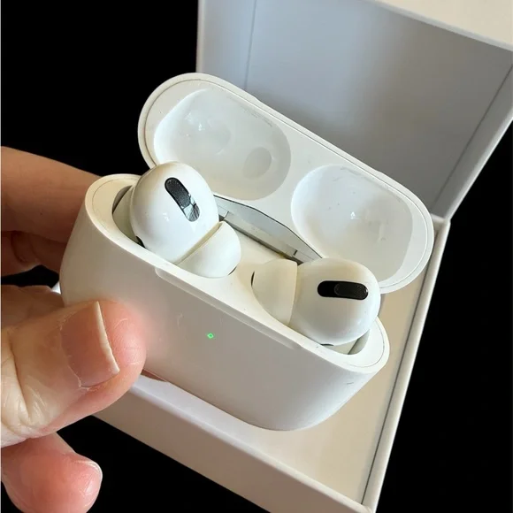 Apple Air Pods Pro - Picture 5 of 10